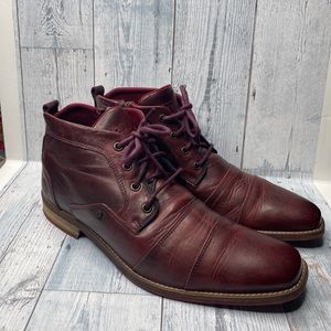 STEVE MADDEN KRAMERR BURGUNDY BOOTS - SIZE 11
